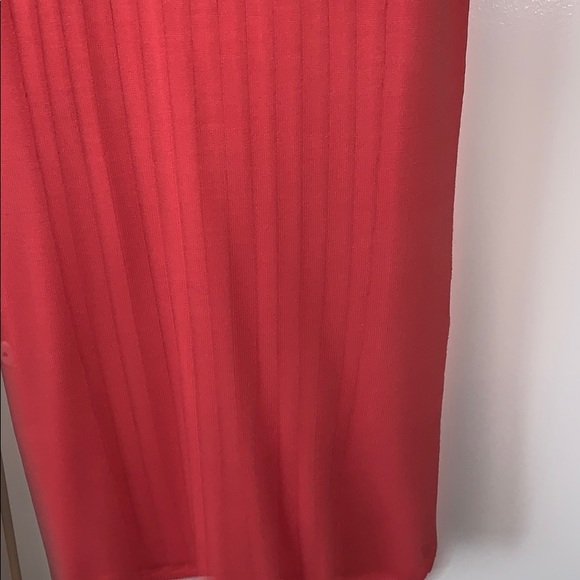 woman’s dress - Picture 4 of 6